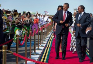 Presidents Obama and Kikwete on the red carpet