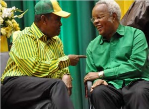 CCM Secretary General, Abdulrahman Kinana, with Edward Lowassa at the party’s National Convention in Dodoma, prior to Lowassa switching to CHADEMA.