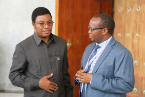 Majaliwa Kassim Majaliwa (left) talking to Permanent Secretary Dkr Florens Turuka shortly after his appointment as Prime Minister (photo Prime Minister’s Office)